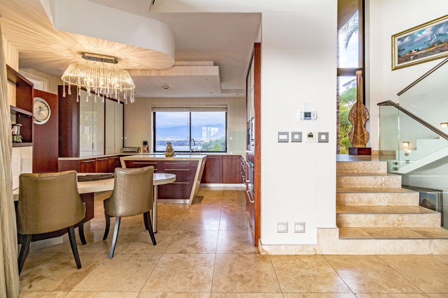 To Let 4 Bedroom Property for Rent in Mountainside Western Cape